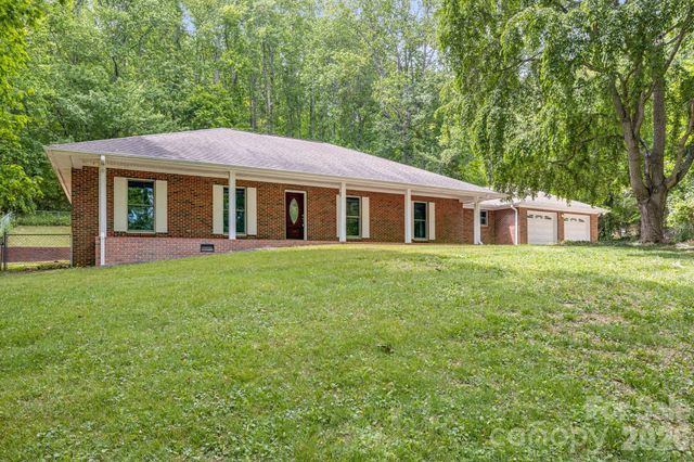 35 Byrd Road, Candler, NC 28715