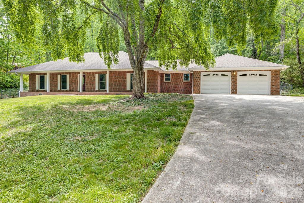 35 Byrd Road, Candler, NC 28715