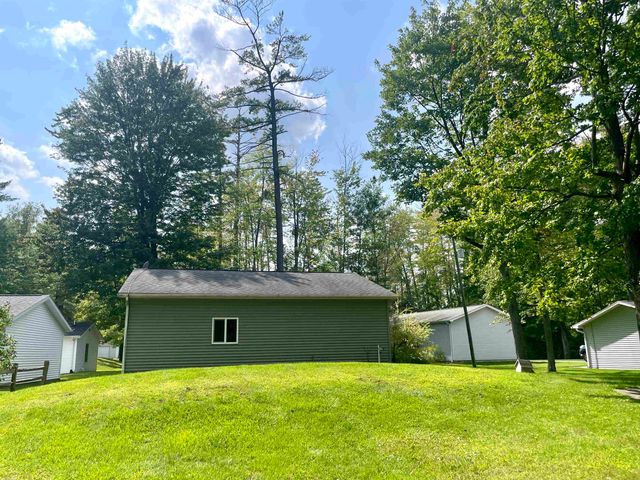 3252 Pinehurst Drive, Gladwin, MI 48624