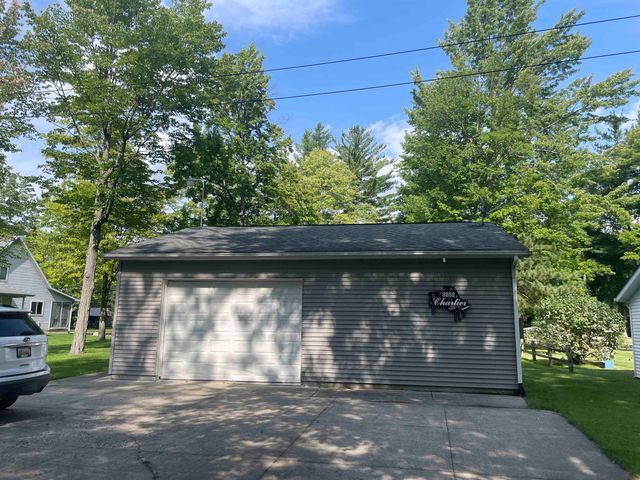3252 Pinehurst Drive, Gladwin, MI 48624