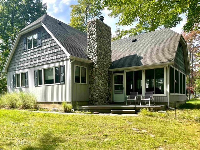 3252 Pinehurst Drive, Gladwin, MI 48624