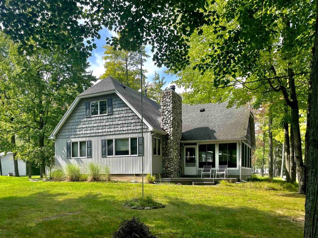 3252 Pinehurst Drive, Gladwin, MI 48624