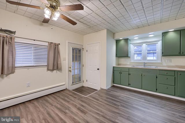 21 E RICHLAND AVE, Myerstown, PA 17067