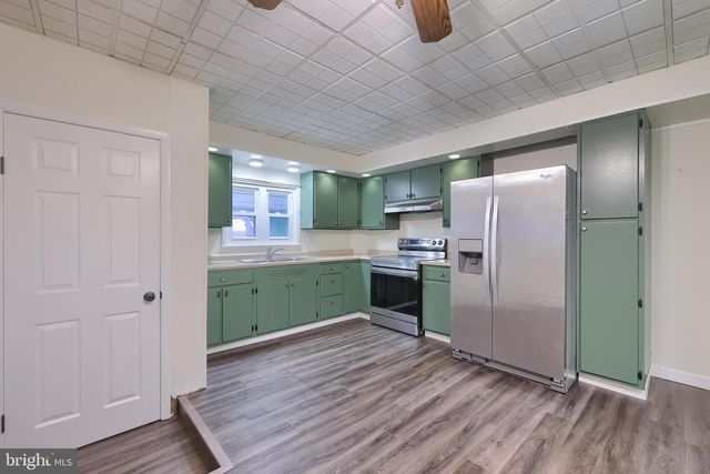 21 E RICHLAND AVE, Myerstown, PA 17067