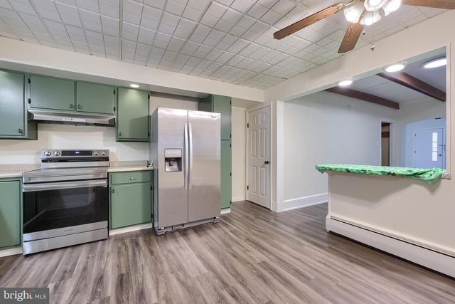 21 E RICHLAND AVE, Myerstown, PA 17067