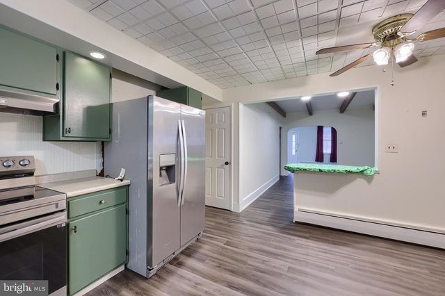 21 E RICHLAND AVE, Myerstown, PA 17067