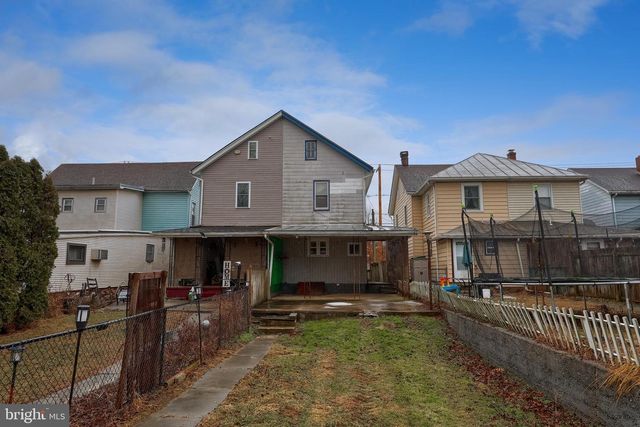 21 E RICHLAND AVE, Myerstown, PA 17067