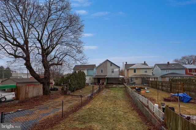 21 E RICHLAND AVE, Myerstown, PA 17067