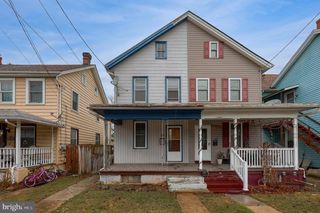21 E RICHLAND AVE, Myerstown, PA 17067