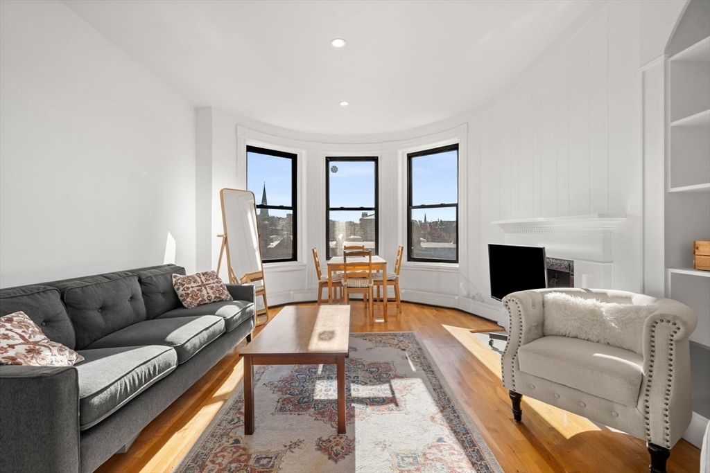 133 Saint Botolph Street 7, Boston, MA 02155