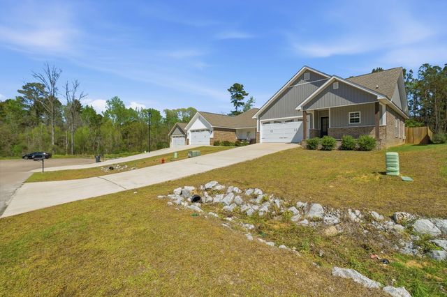 60 N Barnes Field Dr., Hattiesburg, MS 39402