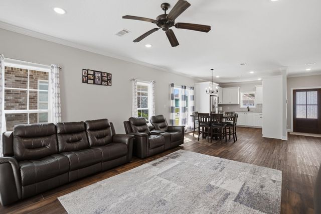 60 N Barnes Field Dr., Hattiesburg, MS 39402