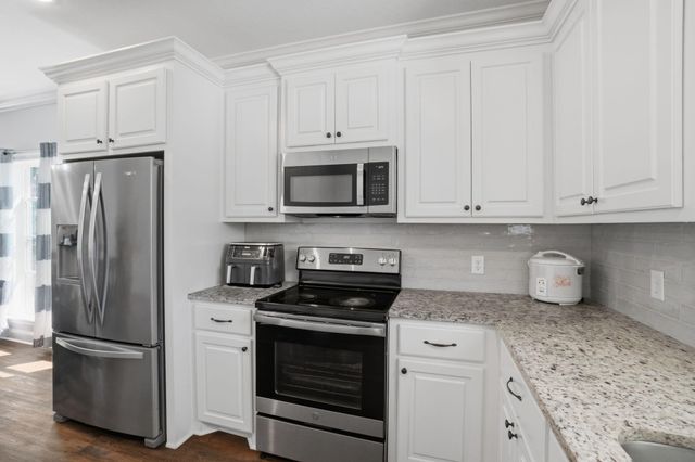 60 N Barnes Field Dr., Hattiesburg, MS 39402