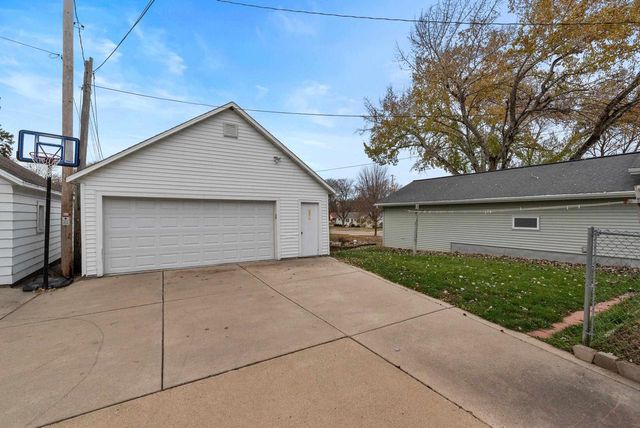 724 Mac Arthur Drive, Beaver Dam, WI 53916