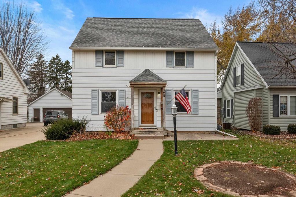 724 Mac Arthur Drive, Beaver Dam, WI 53916