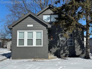 79 E Mahan Avenue, Hazel Park, MI 48030