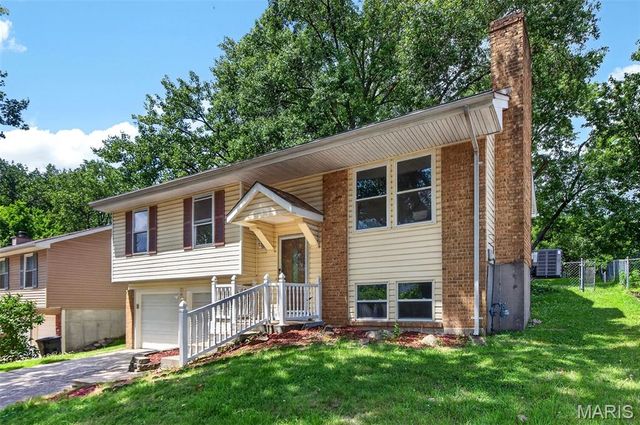 2311 Country Village Court, Maryland Heights, MO 63043