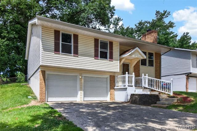 2311 Country Village Court, Maryland Heights, MO 63043