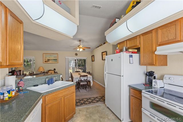 21 Sanders Circle, Homosassa, FL 34446