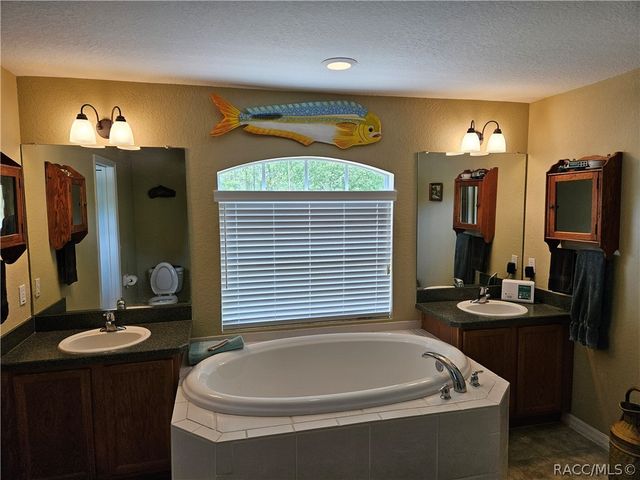 21 Sanders Circle, Homosassa, FL 34446