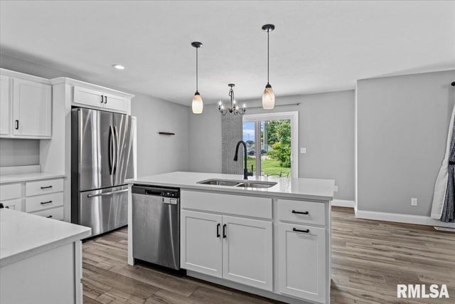 315 N BRECKENRIDGE Road, Chatham, IL 62629