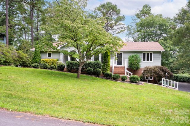 23 S Oaks Circle, Asheville, NC 28806