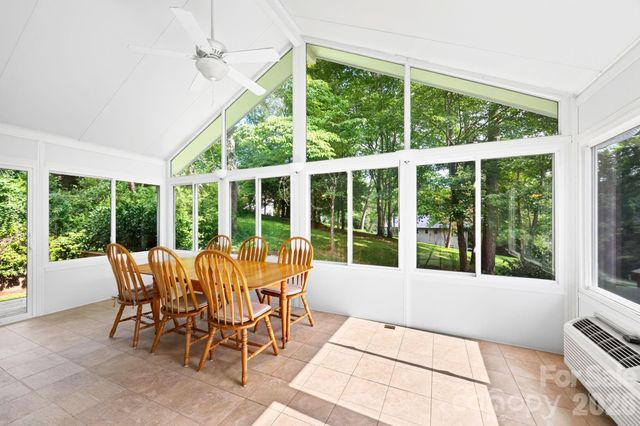 23 S Oaks Circle, Asheville, NC 28806