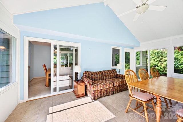 23 S Oaks Circle, Asheville, NC 28806