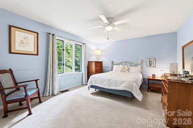 23 S Oaks Circle, Asheville, NC 28806