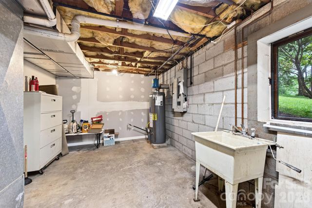 23 S Oaks Circle, Asheville, NC 28806