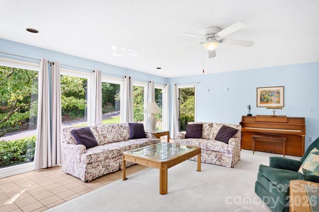 23 S Oaks Circle, Asheville, NC 28806