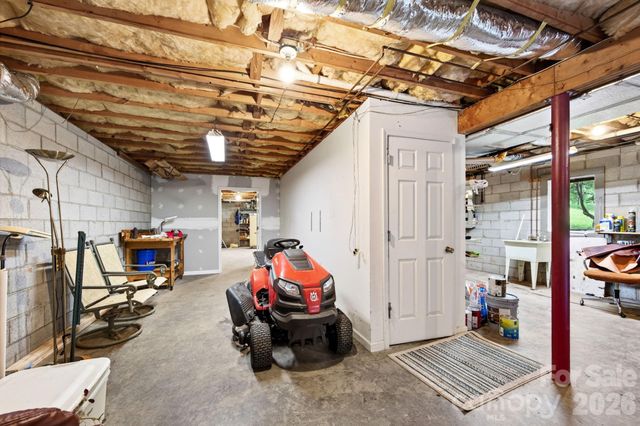 23 S Oaks Circle, Asheville, NC 28806