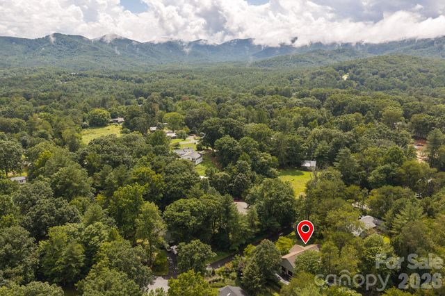 23 S Oaks Circle, Asheville, NC 28806