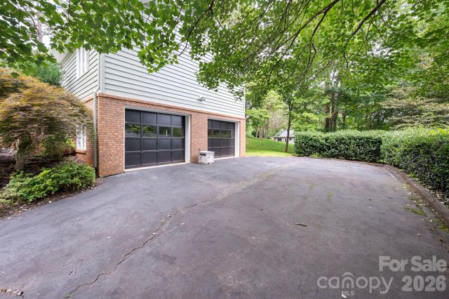 23 S Oaks Circle, Asheville, NC 28806