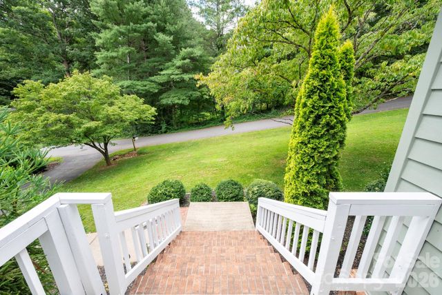23 S Oaks Circle, Asheville, NC 28806