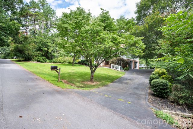 23 S Oaks Circle, Asheville, NC 28806