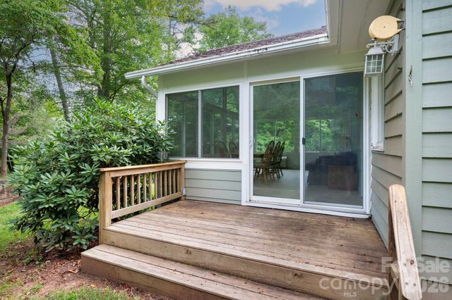 23 S Oaks Circle, Asheville, NC 28806