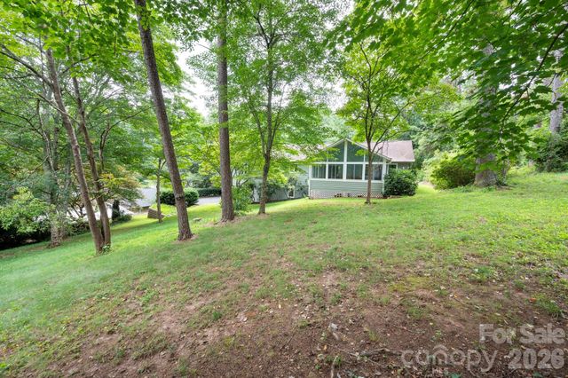 23 S Oaks Circle, Asheville, NC 28806