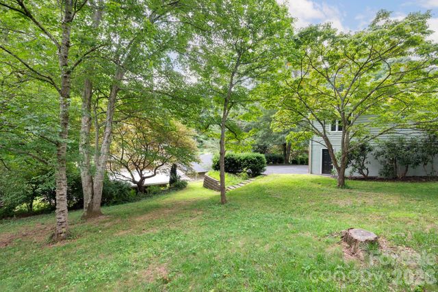 23 S Oaks Circle, Asheville, NC 28806