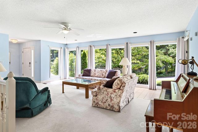 23 S Oaks Circle, Asheville, NC 28806