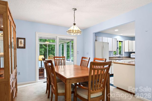 23 S Oaks Circle, Asheville, NC 28806