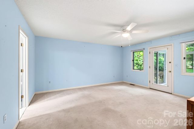 23 S Oaks Circle, Asheville, NC 28806