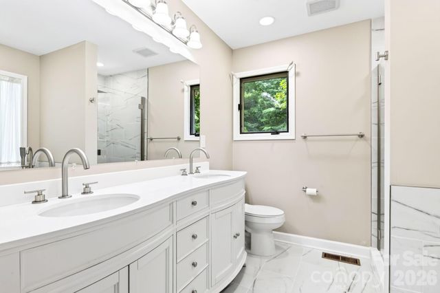 23 S Oaks Circle, Asheville, NC 28806