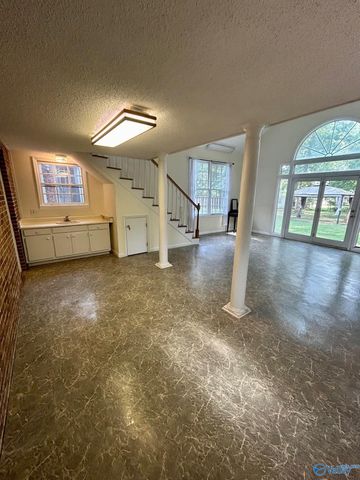 137 Oakcrest Road, Huntsville, AL 35811