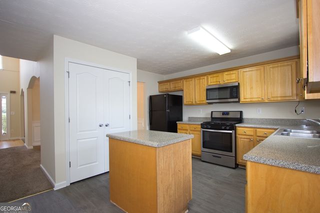 4333 Beaver Tree Street, Loganville, GA 30052