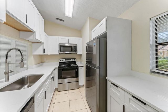 918 OTTO VILLA PLACE 9, Tampa, FL 33612