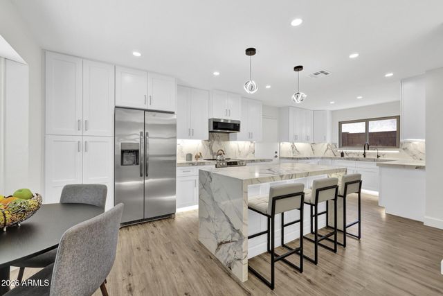4760 W WAHALLA Lane, Glendale, AZ 85308