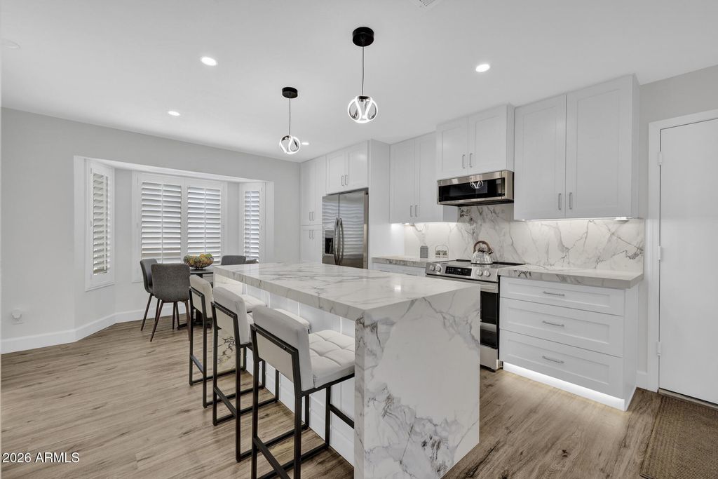 4760 W WAHALLA Lane, Glendale, AZ 85308