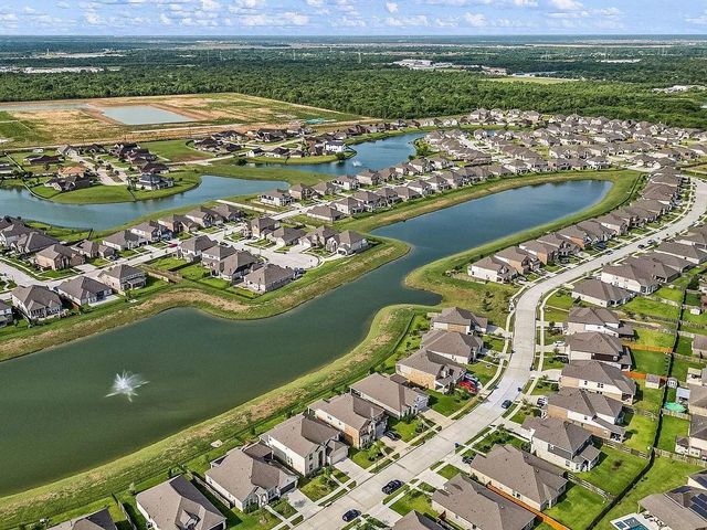 85 Carmel Drive, Manvel, TX 77578