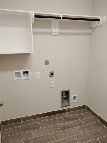 85 Carmel Drive, Manvel, TX 77578